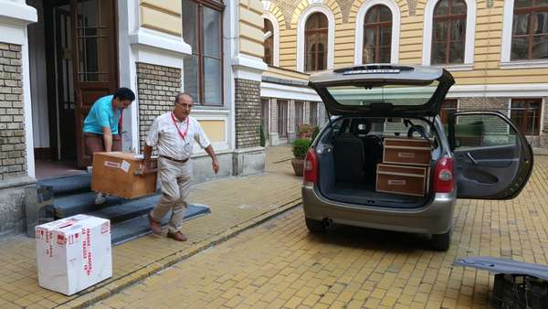 Transport of Magnetic Force Microscope in 4 boxes